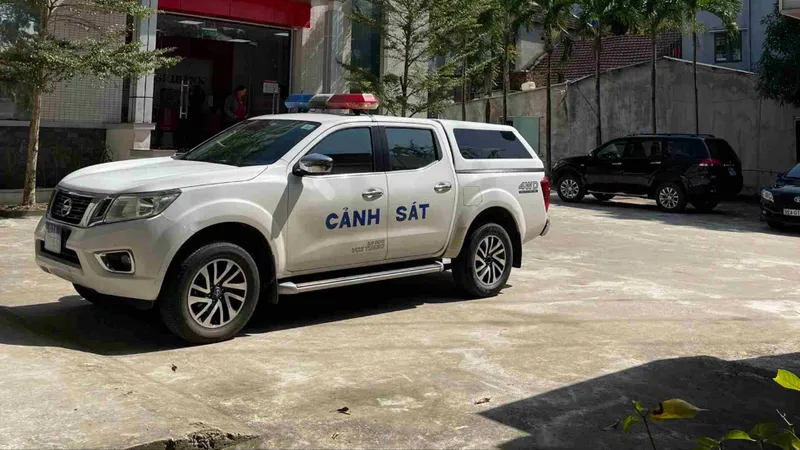 Xe của lực lượng công an có mặt tại hiện trường