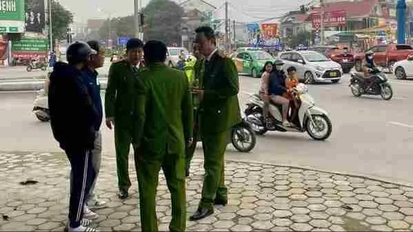 Lãnh đạo Công an tỉnh Nghệ An và các đơn vị nghiệp vụ có mặt tại hiện trường. Ảnh: Công an Nghệ An 