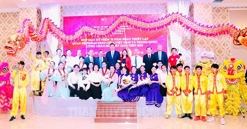 Họp mặt kỷ niệm 74 năm ngày thiết lập quan hệ ngoại giao Việt Nam - Trung Quốc trước đó