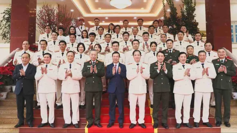 Lực lượng cảnh vệ quán triệt phương châm “người trước, súng sau”