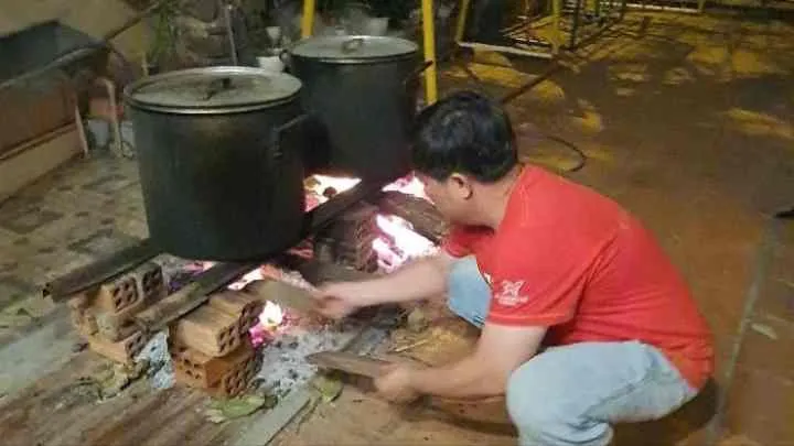 Tết này mình gói bánh nha con?