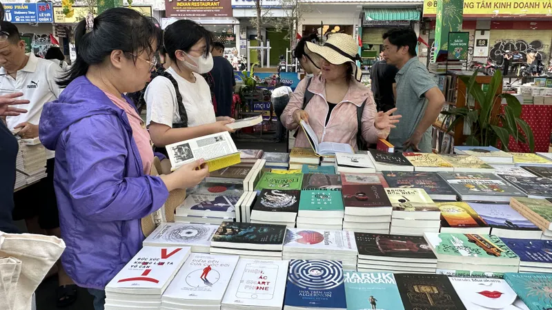 Chạm vào sách, chạm vào tình yêu