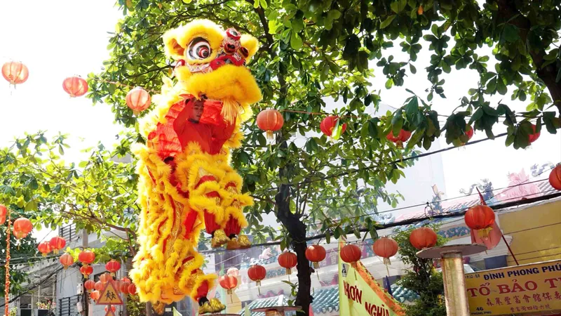 Podcast: Rước lân xuống phố 