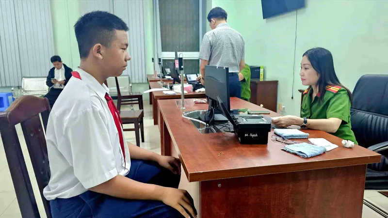 Ngày đầu làm thủ tục cấp thẻ CCCD tại trụ sở tiếp dân PC06