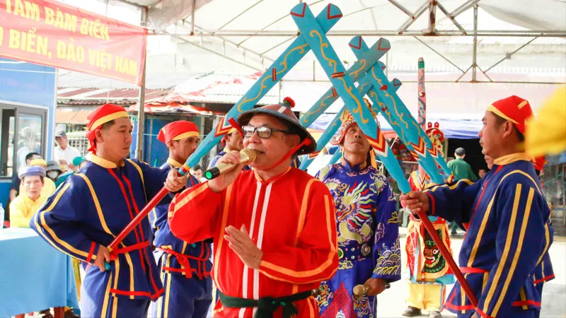 Nét đẹp lễ nghinh thần Nam Hải và hát bả trạo ra khơi đầu năm ở làng biển Quảng Ngãi