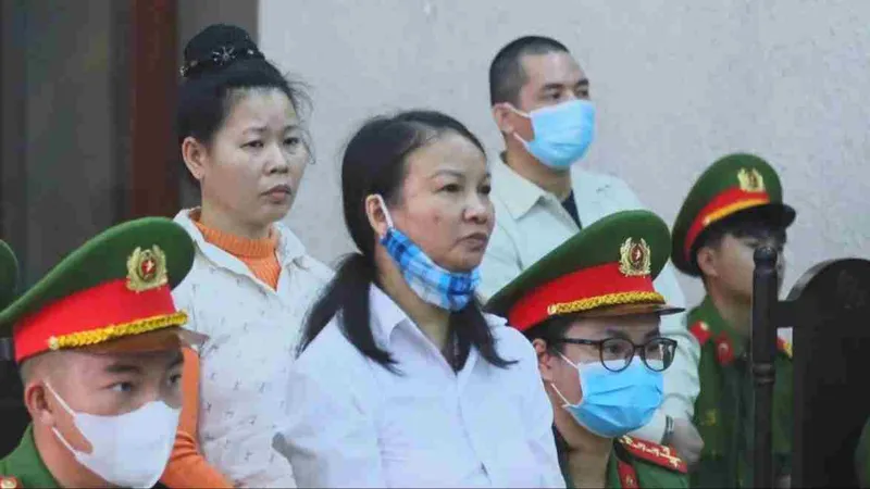 Mẹ nữ sinh giao gà ngất xỉu khi hầu tòa phúc thẩm