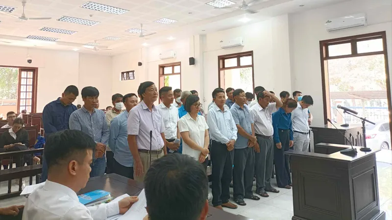 32 bị cáo hầu tòa về tội trốn thuế trong vụ án buôn lậu xăng dầu từ Singapore về Việt Nam