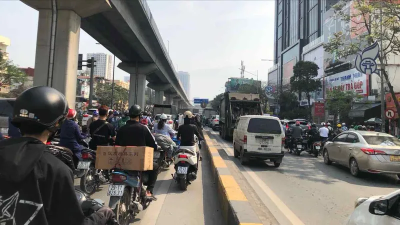 Hà Nội: 9 giờ sáng nay 26-3 vẫn tắc dài