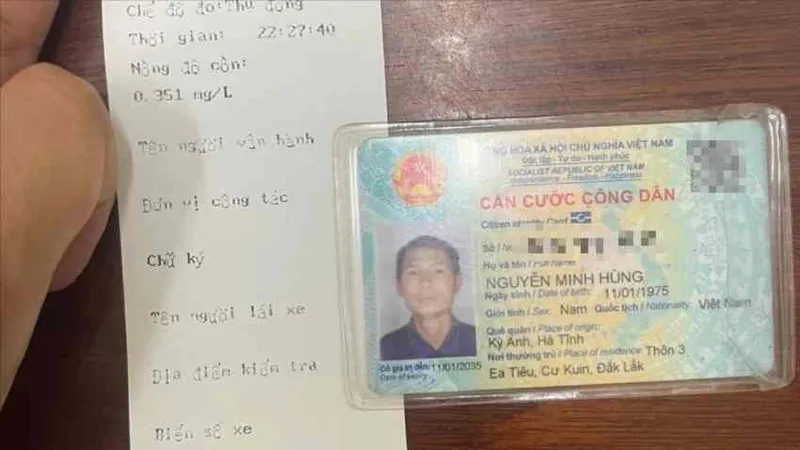 Tạm giữ hình sự đối tượng đấm CSGT khi bị yêu cầu đo nồng độ cồn