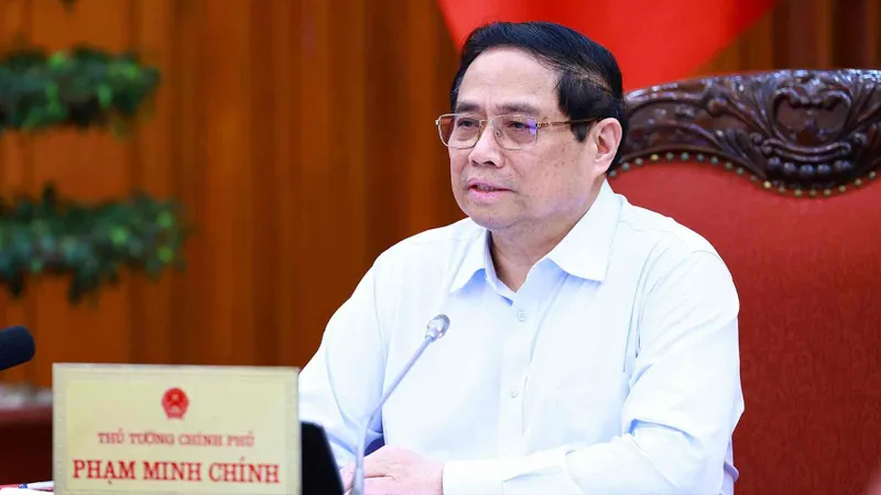 Thủ tướng: Không để thiếu điện cho sản xuất, kinh doanh, tiêu dùng trong bất kỳ hoàn cảnh nào