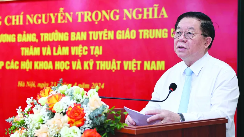Trưởng Ban Tuyên giáo Trung ương Nguyễn Trọng Nghĩa phát biểu tại buổi làm việc. Ảnh: TTXVN