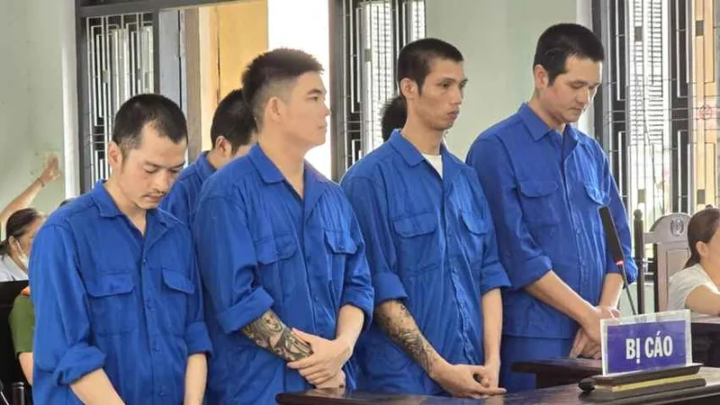 Các đối tượng lãnh án tù