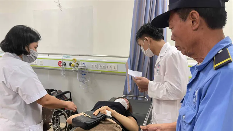 Hơn 350 công nhân nhập viện vì nghi ngộ độc thực phẩm ở Vĩnh Phúc