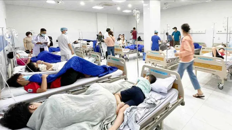 Số người bị ngộ độc thực phẩm tăng vọt, lỗi hệ thống hay trách nhiệm địa phương?