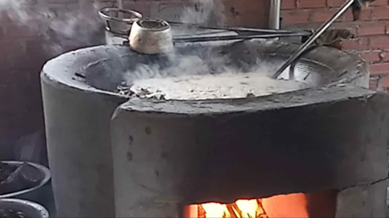 Mất ăn, mất ngủ vì lò nấu mỡ bò “chui”
