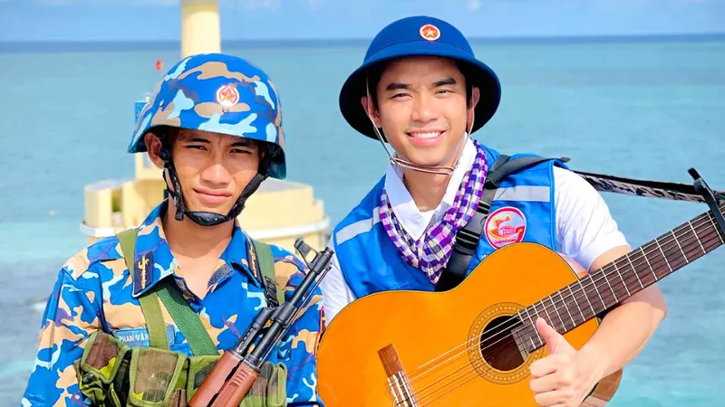 Ca sĩ - nhạc sĩ Đông Triều: Gói nhịp sóng, tình yêu Trường Sa vào khúc hát