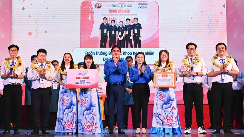 Chung kết Hội thi "Ánh sáng thời đại" 2024