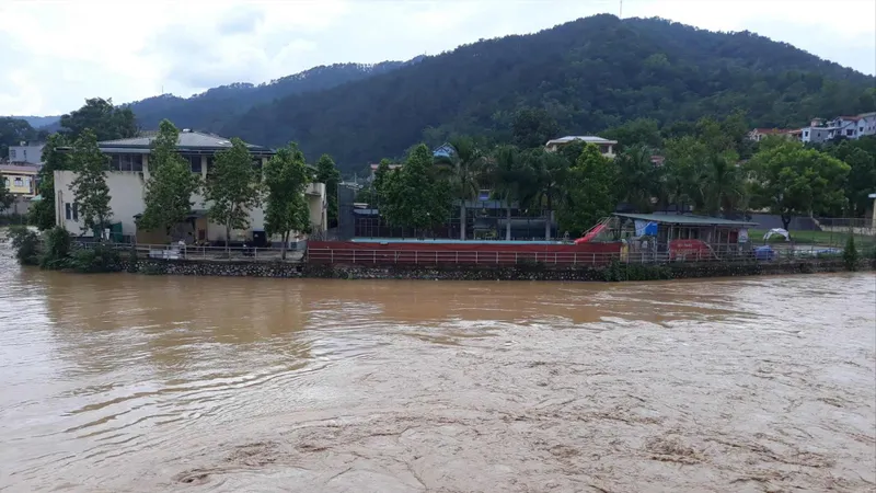 Sông Gâm đỏ ngàu sau nhiều năm không có lũ