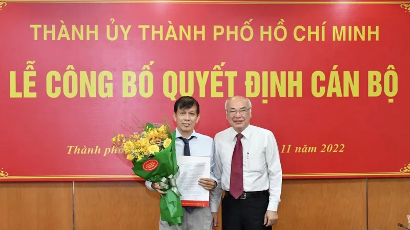 Đồng chí Nguyễn Khắc Văn nhận quyết định làm Phó Tổng Biên tập Báo SGGP từ tháng 11-2022. Ảnh: VIỆT DŨNG