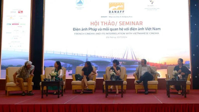 Các chuyên gia thảo luận tại hội thảo