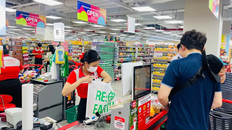 LOTTE Mart hành động hưởng ứng Ngày Quốc tế không sử dụng túi nilon