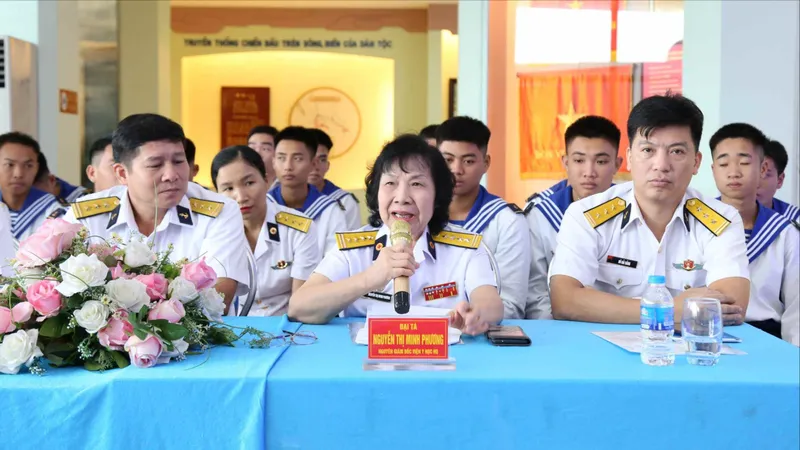 Tự hào tuổi trẻ y học Hải quân