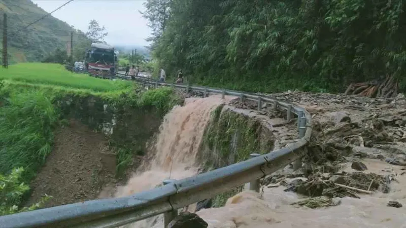 Các tỉnh Tây Nguyên ứng phó sạt lở đường giao thông