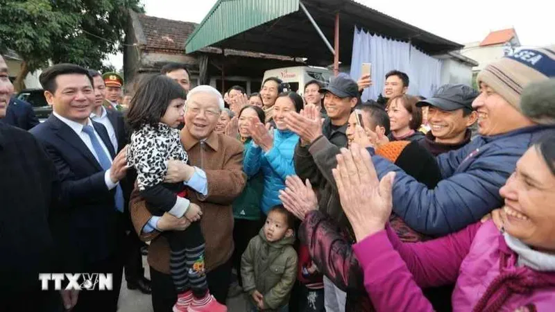 Tổng Bí thư Nguyễn Phú Trọng với nhân dân xã Tây An, huyện Tiền Hải, Thái Bình. Ảnh: TTXVN