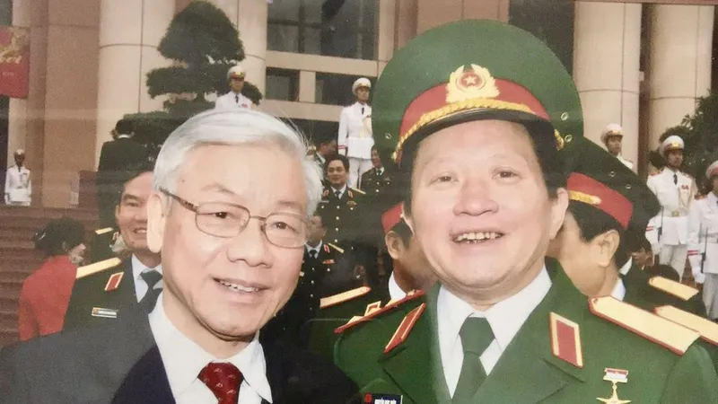Tổng Bí thư Nguyễn Phú Trọng và Thượng tướng Nguyễn Huy Hiệu