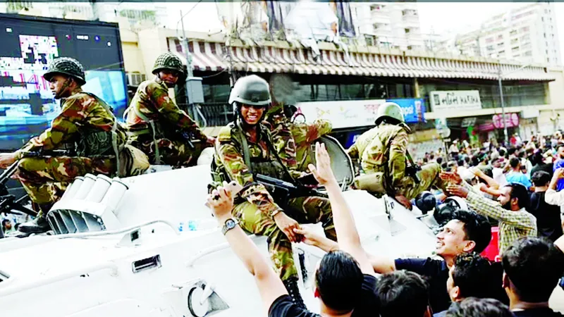 Đường phố thủ đô Dhaka ngày 5-8. Ảnh: DAILY MAIL 