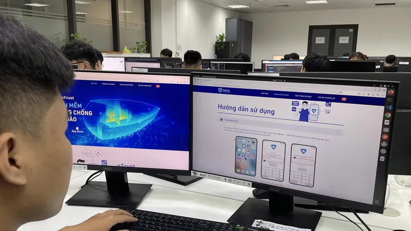 Kỹ sư phát triển nTrust kiểm tra hoạt động của ứng dụng nTrust