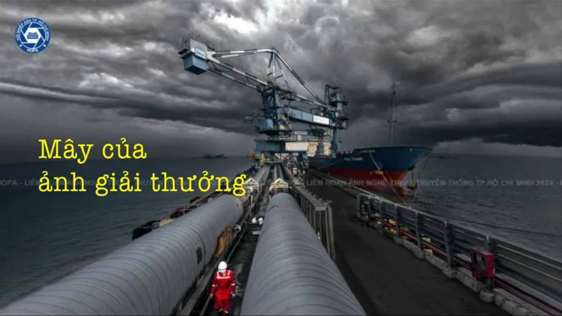 Hủy Huy chương Đồng tác phẩm ảnh “Chiều công trường” 