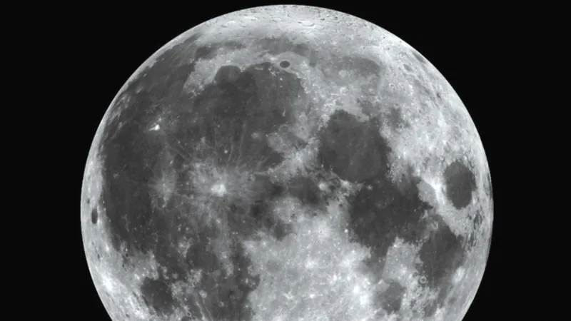 Mặt trăng của chúng ta sẽ sớm có bạn đồng hành. Ảnh: NASA