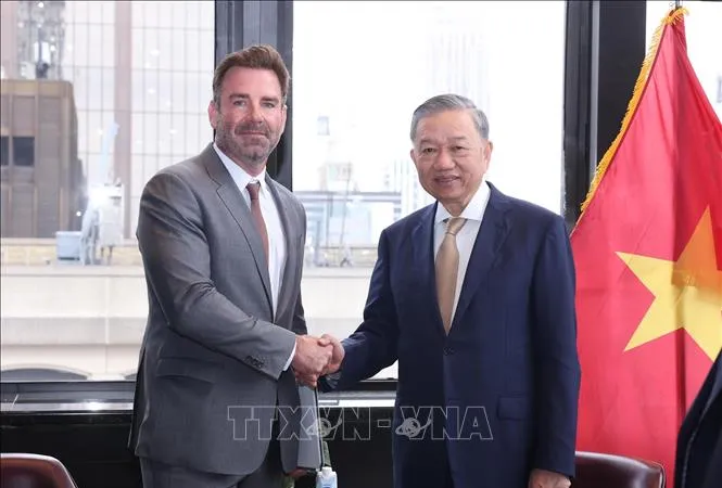 Tổng Bí thư, Chủ tịch nước Tô Lâm tiếp Phó Chủ tịch phụ trách quan hệ Chính phủ toàn cầu của Tập đoàn Apple, ông Nick Ammann. Ảnh: TTXVN