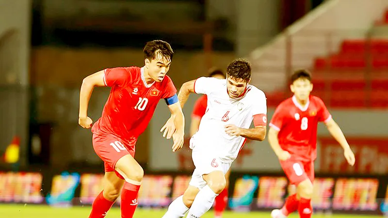 U20 Việt Nam (trái) thất bại trong nỗ lực tranh vé dự vòng chung kết U20 châu Á