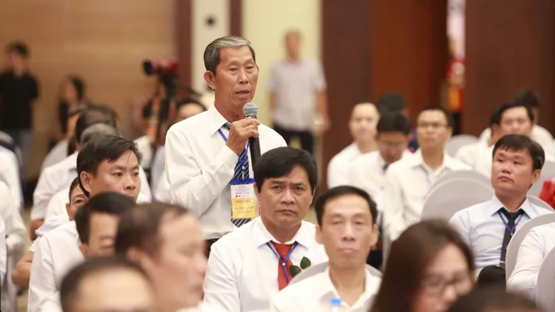 Lắng nghe, chia sẻ với nông dân