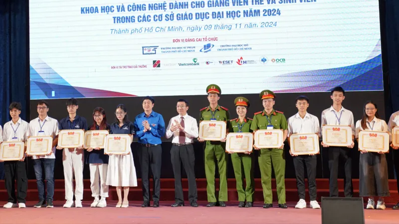 Tổng kết Giải thưởng khoa học công nghệ dành cho giảng viên trẻ và sinh viên