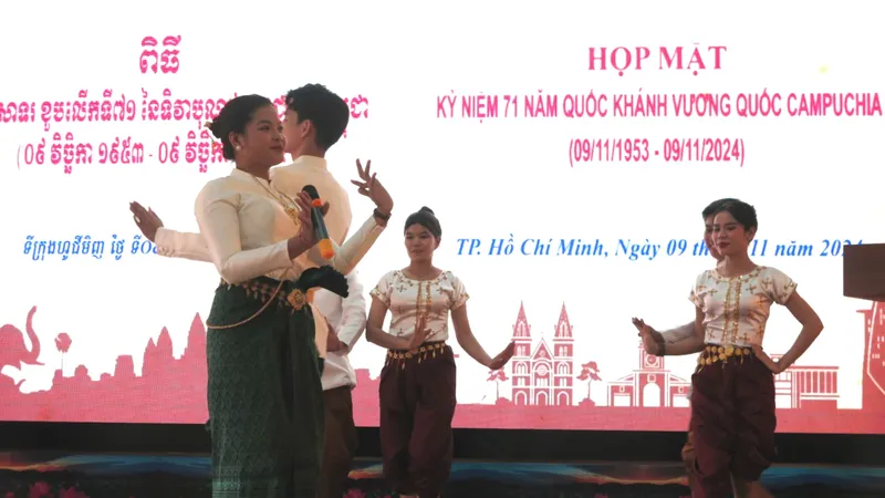 Kỷ niệm 71 năm Quốc khánh Vương quốc Campuchia 