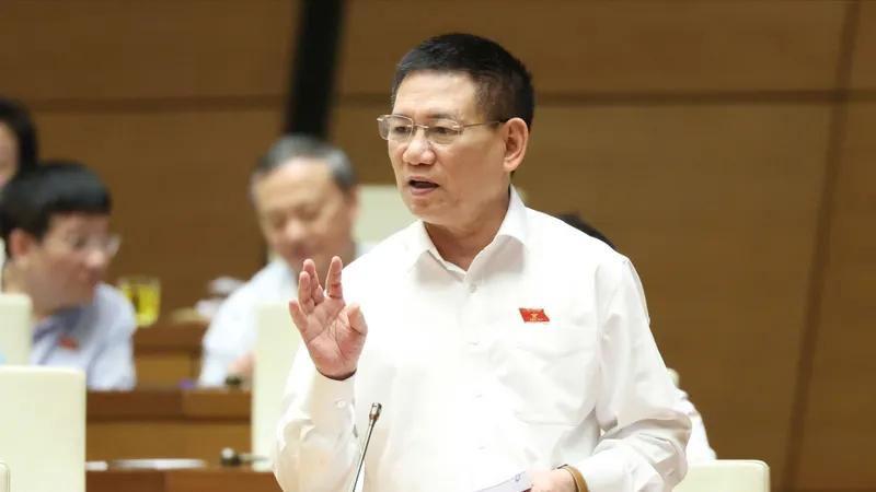 Phó Thủ tướng Hồ Đức Phớc phát biểu tại nghị trường chiều 11-11. Ảnh: QUANG PHÚC