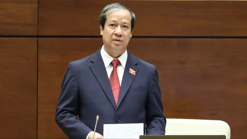 Bộ trưởng Bộ GD-ĐT Nguyễn Kim Sơn phát biểu giải trình, làm rõ một số vấn đề đại biểu Quốc hội nêu. Ảnh: QUANG PHÚC