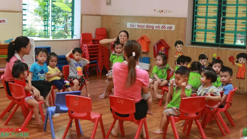 Công đoàn Việt Nam sắp có Đề án hỗ trợ công nhân lao động chăm sóc, nuôi dạy con cái