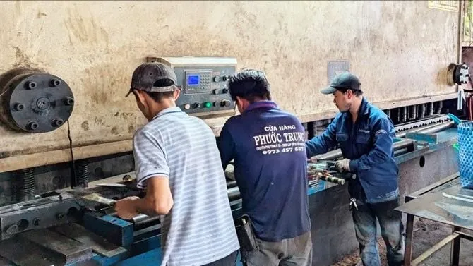 An Giang: Tiêu hủy hàng trăm công cụ hỗ trợ và vũ khí thô sơ