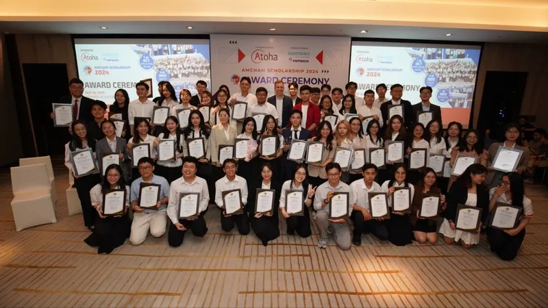 AmCham trao tặng 60 suất học bổng cho sinh viên TPHCM