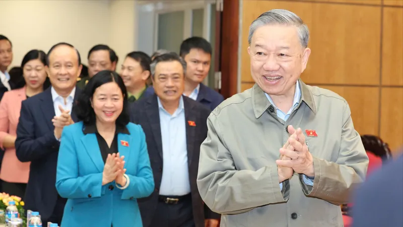 Quang cảnh buổi tiếp xúc. Ảnh: VIẾT CHUNG 