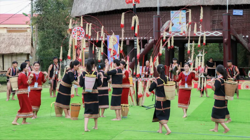 Kon Tum: 800 nghệ nhân tranh tài hội thi cồng chiêng, xoang
