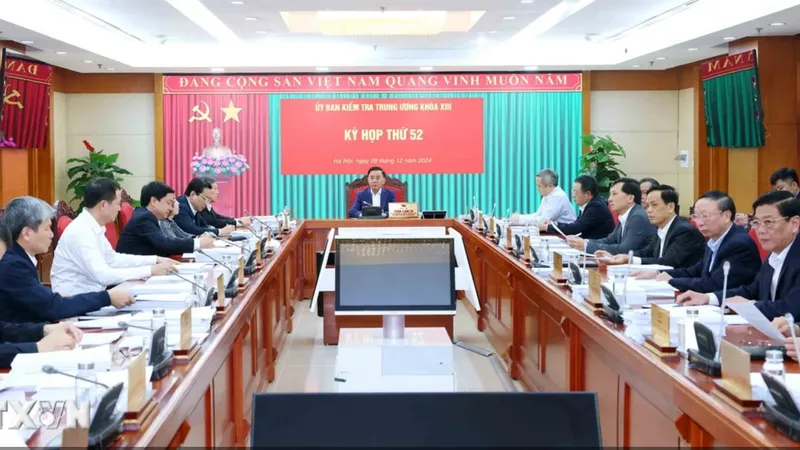 Bộ Chính trị thi hành kỷ luật đảng viên có vi phạm, khuyết điểm