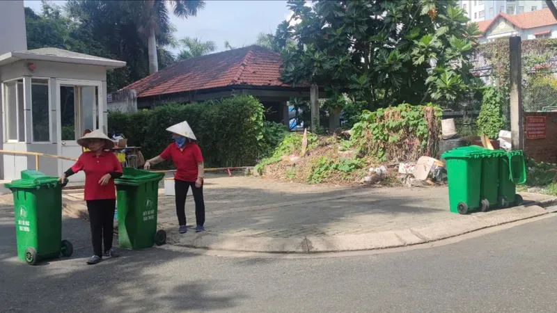 TPHCM đã vận động, chuyển đổi 100% tổ chức cá nhân thu gom rác dân lập vào hợp tác xã hoặc doanh nghiệp có tư cách pháp nhân. Ảnh: Thanh Hiền