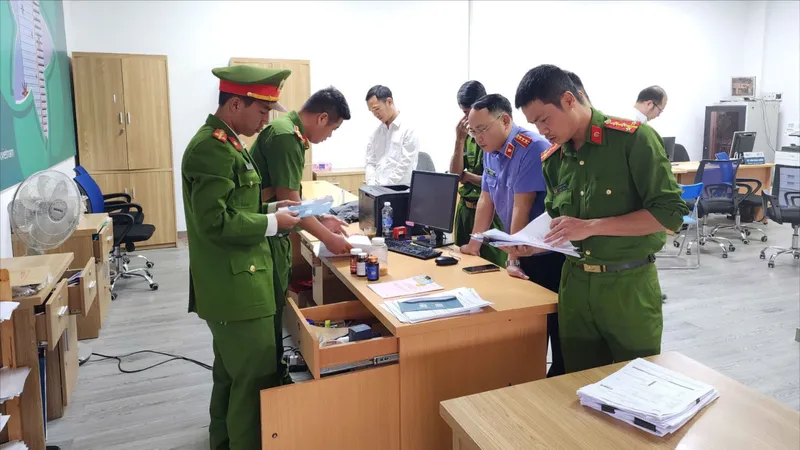 Khởi tố nhân viên ngân hàng lừa đảo chiếm đoạt tiền của khách hàng