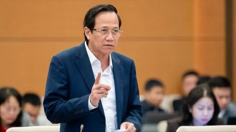 Bộ trưởng Bộ LĐTB-XH Đào Ngọc Dung giải trình tại phiên họp 