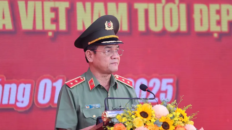 Lãnh đạo các đơn vị tại Lễ khai mạc Chuỗi hoạt động Xuân Chiến sĩ - Ấm tình đồng đội năm 2025. Ảnh: HOÀNG HIẾU 